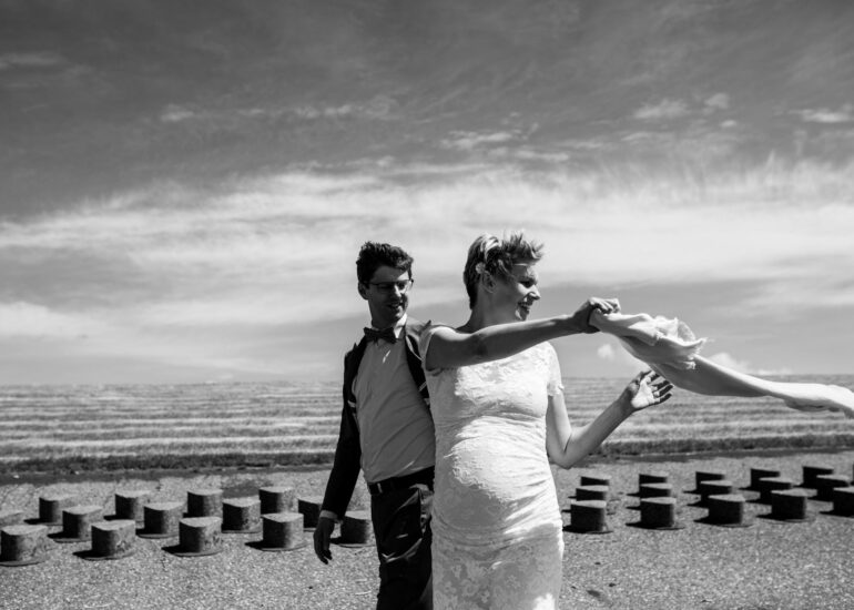 Hochzeitspaar am Meer